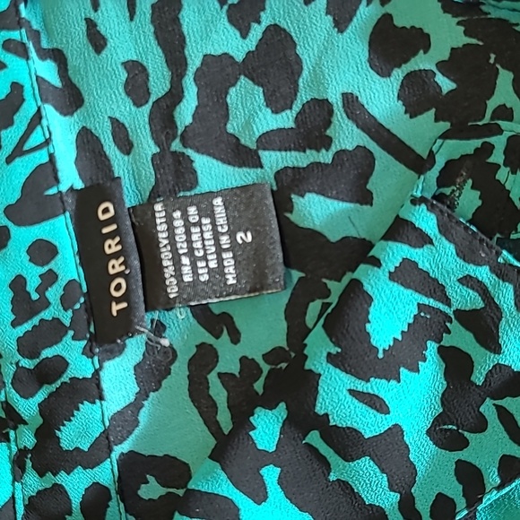 WAS  $68. TORRID Hi/lo Green/Black  sheer top size 2 - Picture 8 of 15